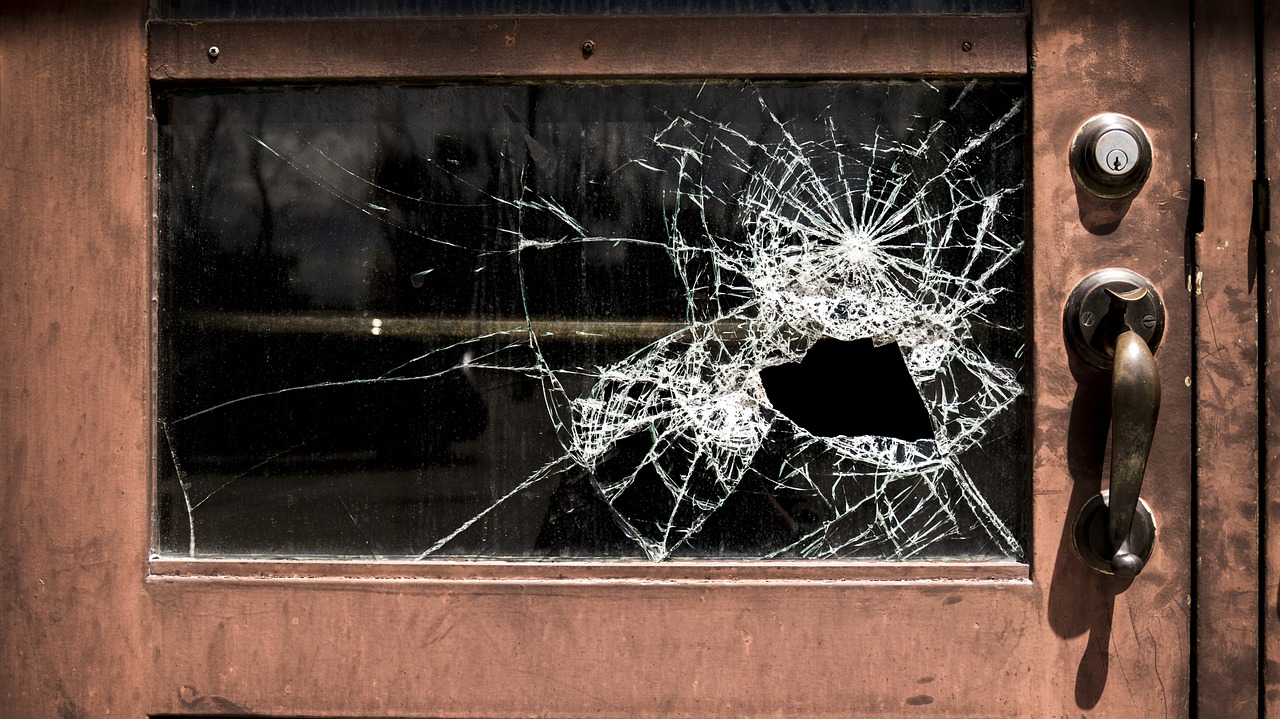 broken, glass, school-1391025.jpg